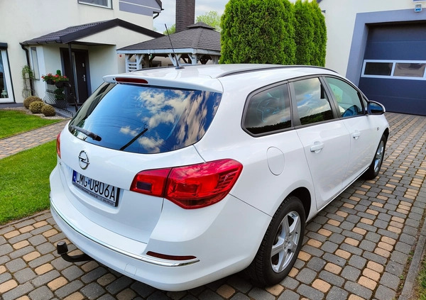 Opel Astra cena 31900 przebieg: 167000, rok produkcji 2014 z Strzelno małe 56